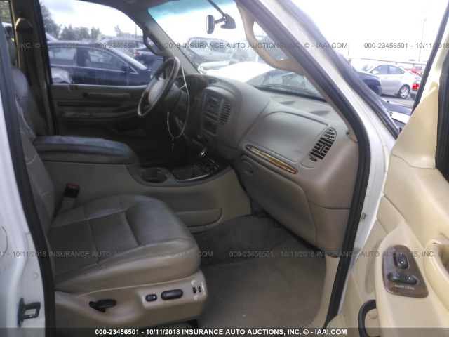 5LMFU28R31LJ24544 - 2001 LINCOLN NAVIGATOR Ақ фото 5