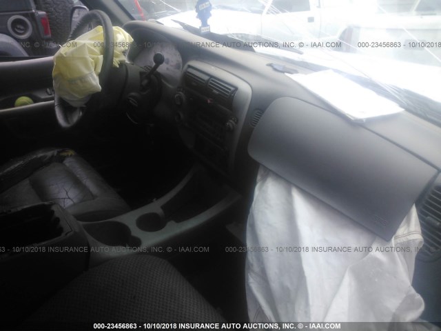 1FMZU77E21UC38170 - 2001 FORD EXPLORER SPORT TRAC  SILVER photo 5