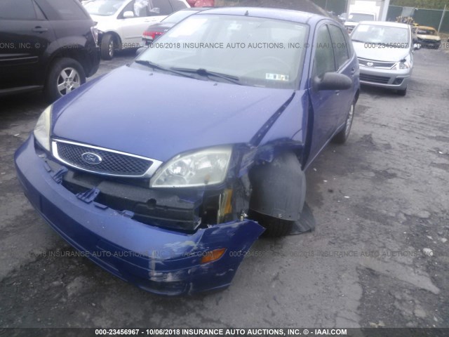 3FAFP37N45R161067 - 2005 FORD FOCUS ZX5 BLUE photo 6