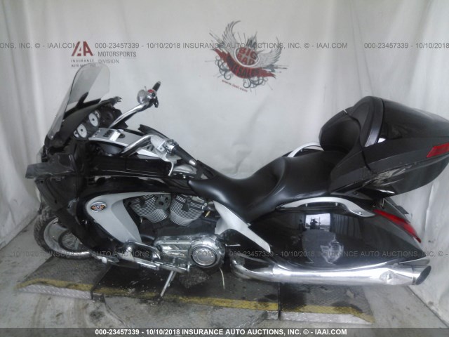 5VPSD36DX93000755 - 2009 VICTORY MOTORCYCLES VISION TOURING BLACK photo 9