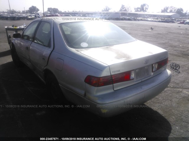 4T1BG22K51U119179 - 2001 TOYOTA CAMRY CE/LE/XLE SILVER photo 3