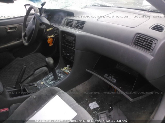 4T1BG22K7YU932372 - 2000 TOYOTA CAMRY CE/LE/XLE 绿色 照片 5