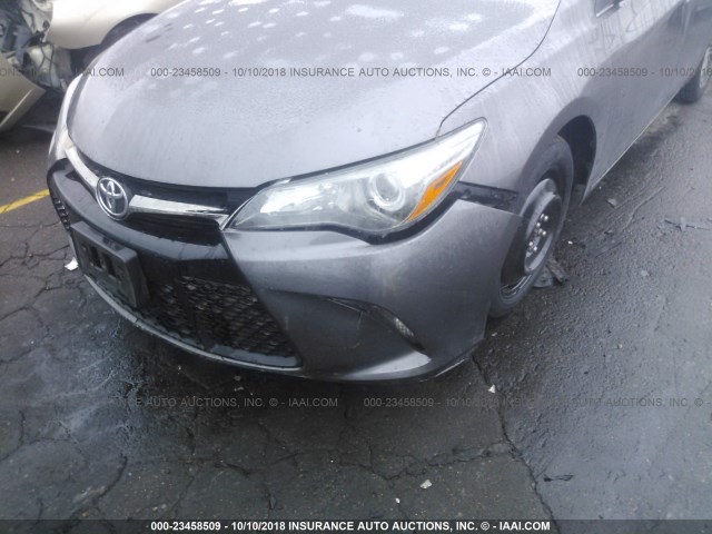 4T1BF1FK2FU022455 - 2015 TOYOTA CAMRY LE/XLE/SE/XSE GRAY photo 6