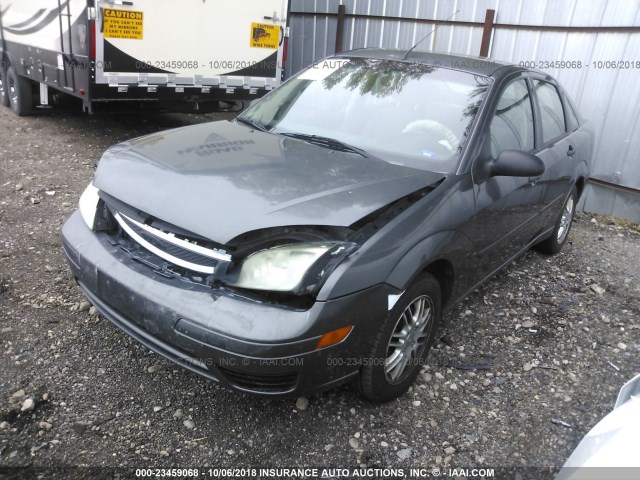 1FAFP34N66W208182 - 2006 FORD FOCUS ZX4 GRAY photo 2