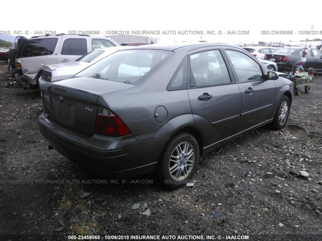 1FAFP34N66W208182 - 2006 FORD FOCUS ZX4 GRAY photo 4