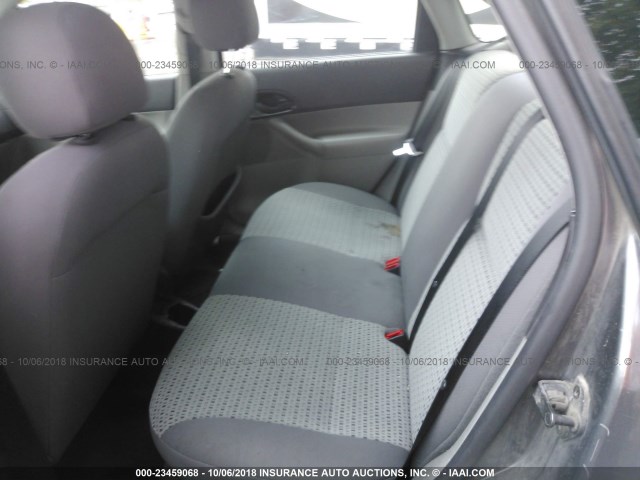 1FAFP34N66W208182 - 2006 FORD FOCUS ZX4 GRAY photo 8