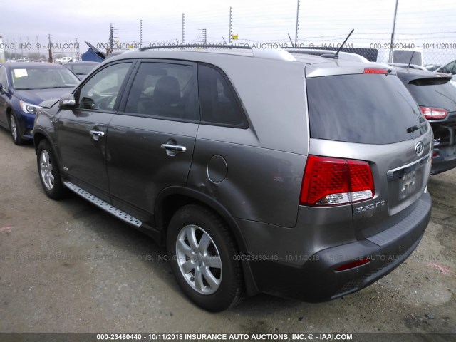 5XYKTCA68DG384629 - 2013 KIA SORENTO LX GRAY photo 3