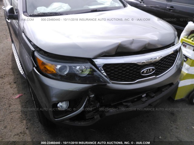 5XYKTCA68DG384629 - 2013 KIA SORENTO LX GRAY photo 6