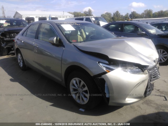 4T1BF1FK1HU794643 - 2017 TOYOTA CAMRY LE/XLE/SE/XSE 金色 照片 1