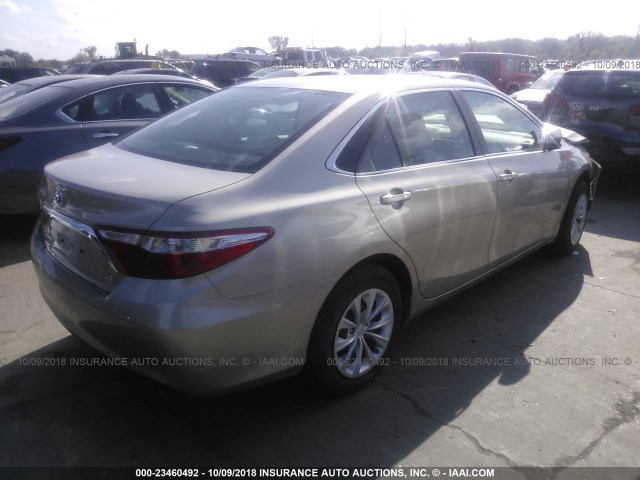 4T1BF1FK1HU794643 - 2017 TOYOTA CAMRY LE/XLE/SE/XSE 金色 照片 4