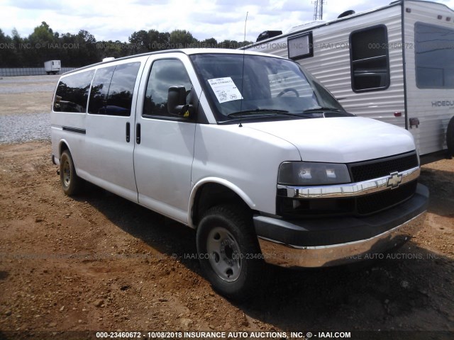 1GAHG39K481163995 - 2008 CHEVROLET EXPRESS G3500  WHITE photo 1