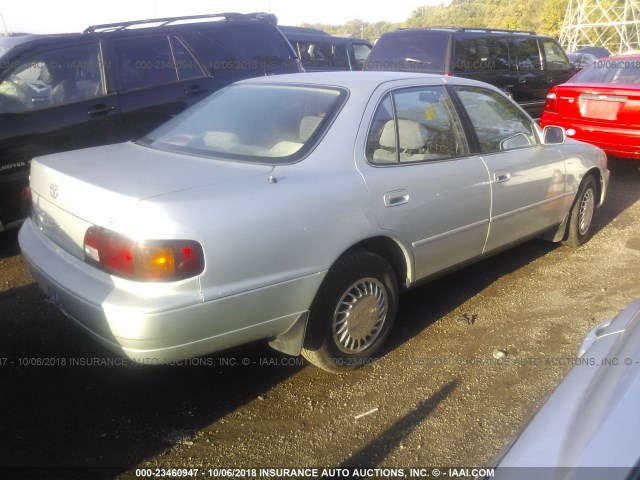 4T1BG12KXTU702800 - 1996 TOYOTA CAMRY DX/LE/XLE SILVER photo 4