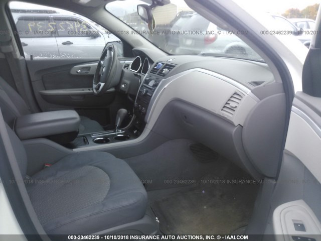 1GNKVFED8BJ285351 - 2011 CHEVROLET TRAVERSE LS WHITE photo 5