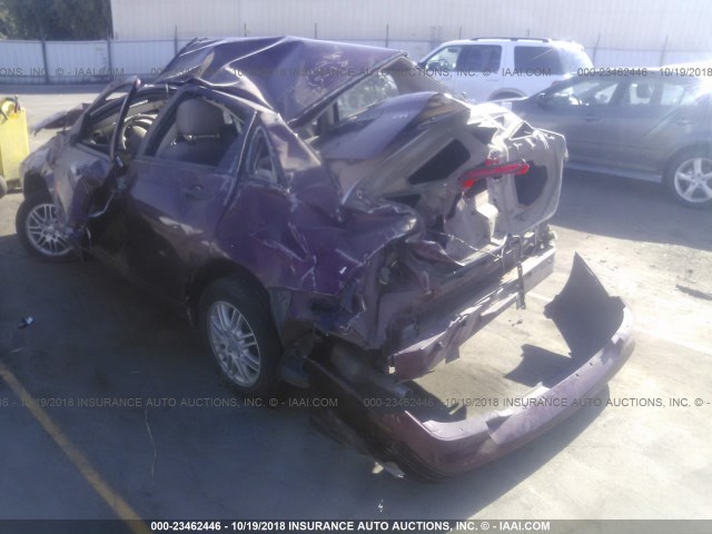 1FAHP34N46W244252 - 2006 FORD FOCUS ZX4 MAROON photo 3