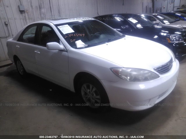 4T1BF32K66U632859 - 2006 TOYOTA CAMRY LE/XLE/SE WHITE photo 1