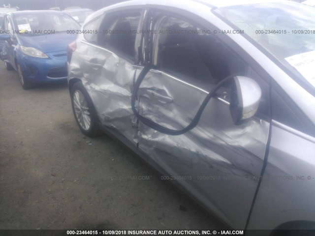 1FADP3N24EL262544 - 2014 FORD FOCUS TITANIUM SILVER photo 6