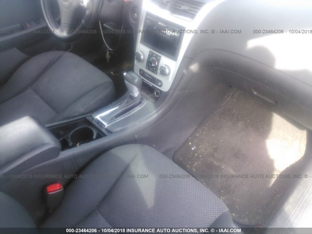 1G1ZH57B694267064 - 2009 CHEVROLET MALIBU 1LT WHITE photo 5