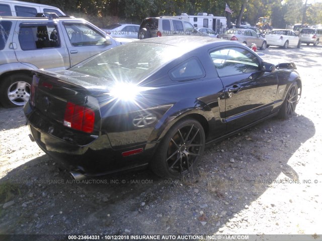 1ZVFT82H375334083 - 2007 FORD MUSTANG GT BLACK photo 4