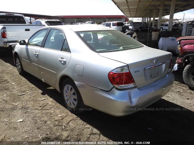 JTDBE30K053023412 - 2005 TOYOTA CAMRY LE/XLE/SE SILVER photo 3