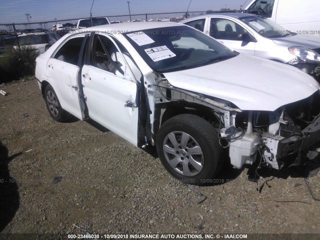 4T1BF3EK1BU627056 - 2011 TOYOTA CAMRY SE/LE/XLE WHITE photo 1