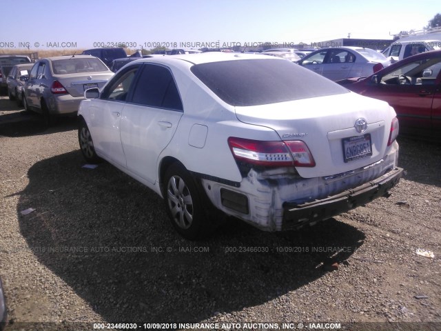 4T1BF3EK1BU627056 - 2011 TOYOTA CAMRY SE/LE/XLE WHITE photo 3