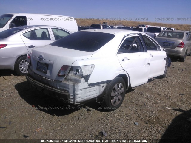 4T1BF3EK1BU627056 - 2011 TOYOTA CAMRY SE/LE/XLE WHITE photo 4