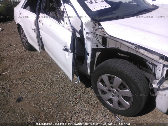 4T1BF3EK1BU627056 - 2011 TOYOTA CAMRY SE/LE/XLE WHITE photo 6