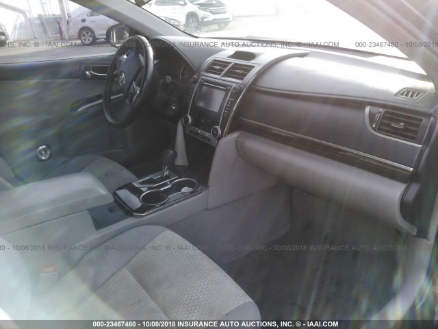 4T4BF1FK9CR219673 - 2012 TOYOTA CAMRY SE/LE/XLE 黑色 照片 5