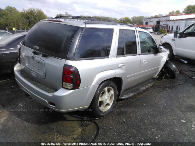 1GNDT13S682250488 - 2008 CHEVROLET TRAILBLAZER LS/LT SILVER photo 4