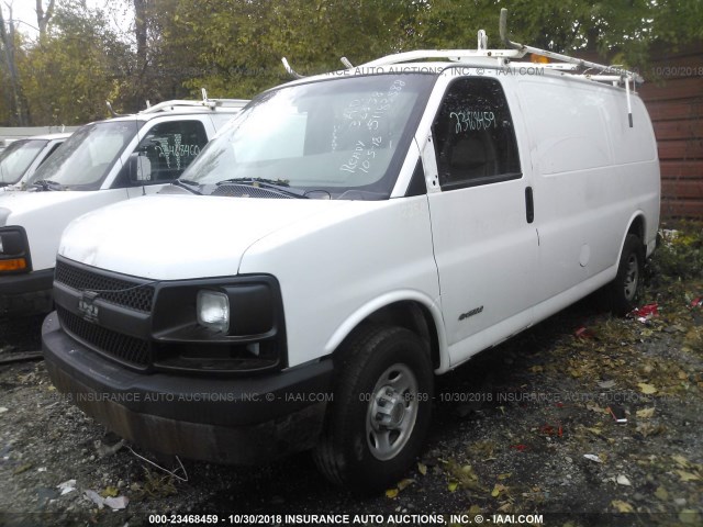 1GCGG25V251183588 - 2005 CHEVROLET EXPRESS G2500  WHITE photo 2