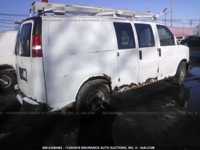 1GCFG15X541235933 - 2004 CHEVROLET EXPRESS G1500  WHITE photo 4