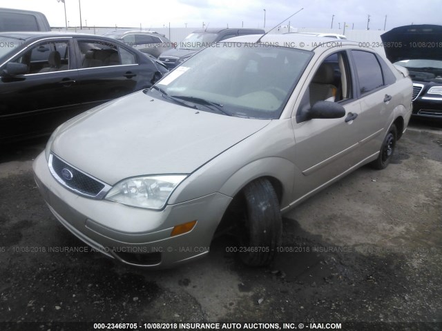 1FAHP34N47W307318 - 2007 FORD FOCUS ZX4/S/SE/SES GOLD photo 2