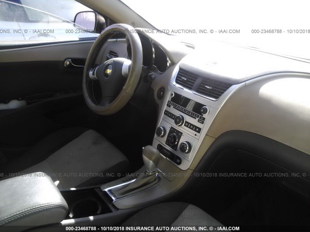 1G1ZA5E0XAF286439 - 2010 CHEVROLET MALIBU LS 灰色 照片 5