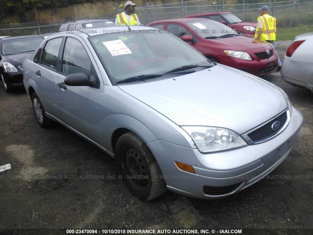 1FAFP34N35W307069 - 2005 FORD FOCUS ZX4 SILVER photo 1