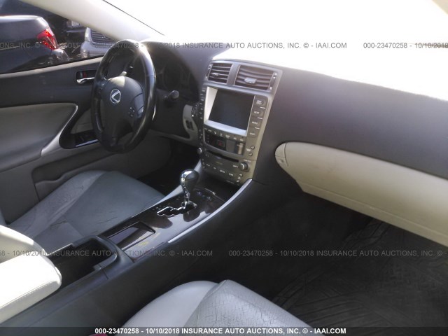 JTHBK262365012743 - 2006 LEXUS IS 250 SILVER photo 5