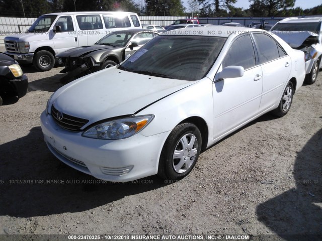 4T1BE32K63U188462 - 2003 TOYOTA CAMRY LE/XLE/SE WHITE photo 2