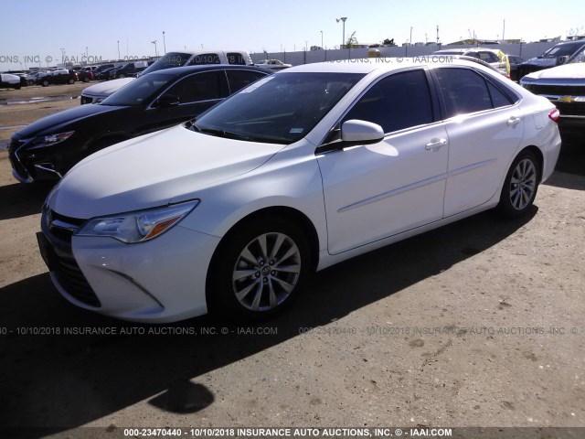 4T1BF1FK8GU186942 - 2016 TOYOTA CAMRY LE/XLE/SE/XSE WHITE photo 2