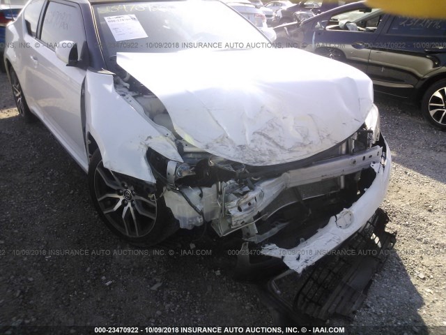 JTKJF5C74FJ004914 - 2015 TOYOTA SCION TC 白色 照片 6