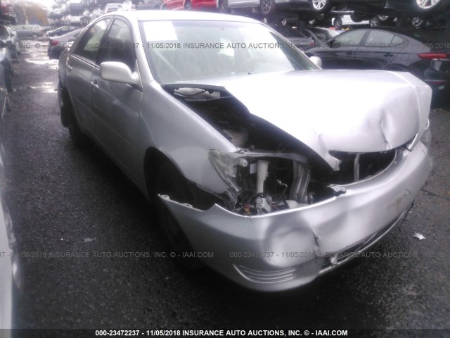 4T1BE32KX5U517425 - 2005 TOYOTA CAMRY LE/XLE/SE SILVER photo 1