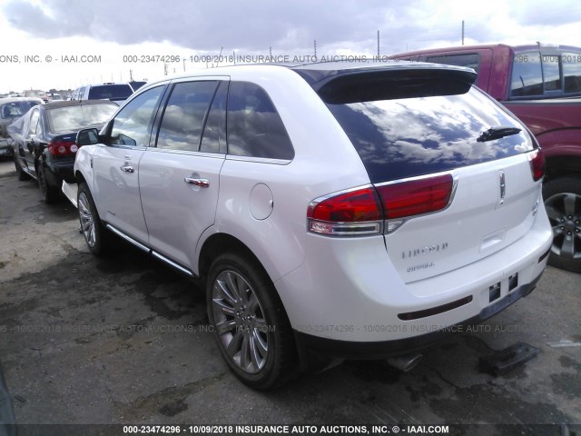 2LMDJ8JK9CBL15492 - 2012 LINCOLN MKX WHITE photo 3