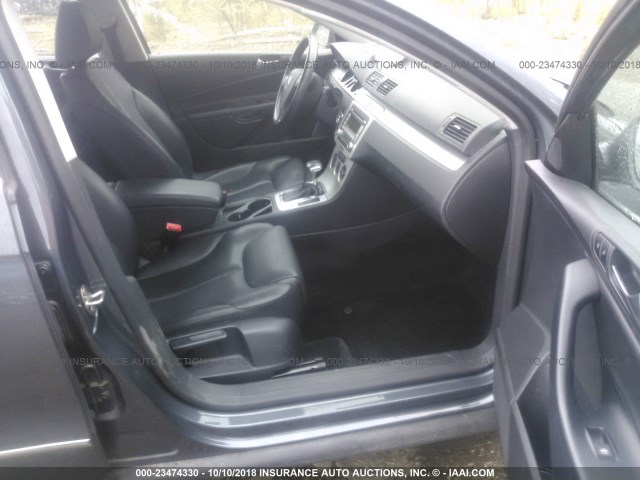 WVWJK73C39P029140 - 2009 VOLKSWAGEN PASSAT TURBO GRAY photo 5