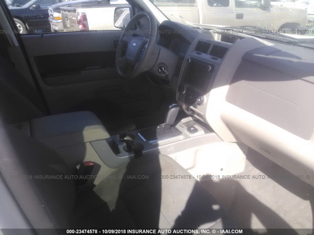 1FMCU49349KA42299 - 2009 FORD ESCAPE HYBRID WHITE photo 5