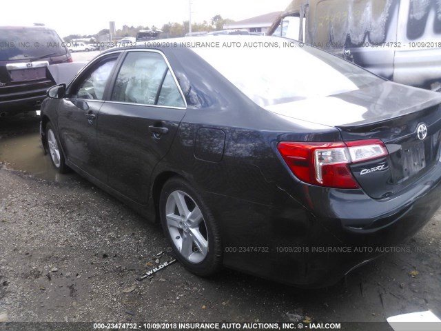 4T1BF1FK2EU778303 - 2014 TOYOTA CAMRY L/SE/LE/XLE შავი ფოტო 3