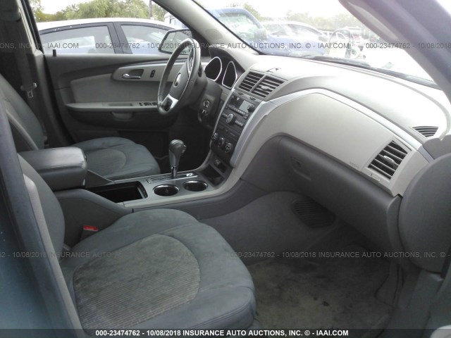 1GNLVFED5AJ240774 - 2010 CHEVROLET TRAVERSE LT BLACK photo 5