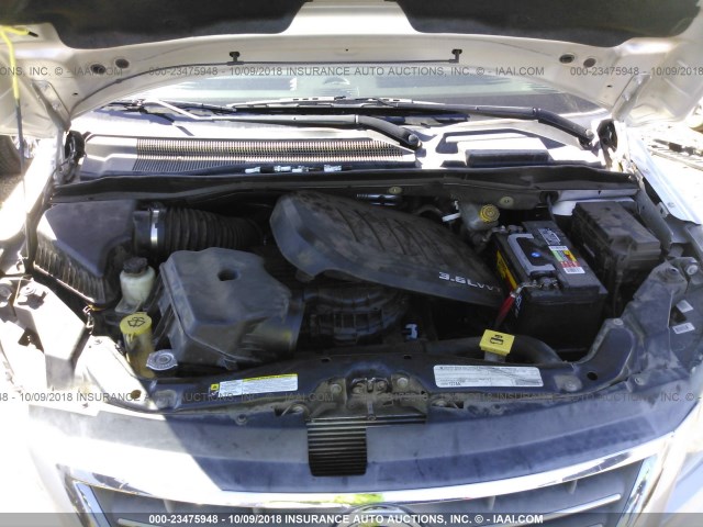 2V4RW3DG7BR766675 - 2011 VOLKSWAGEN ROUTAN SE SILVER photo 10