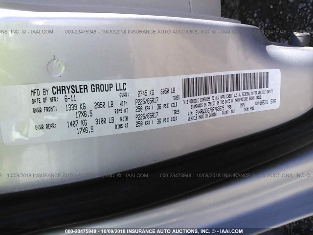 2V4RW3DG7BR766675 - 2011 VOLKSWAGEN ROUTAN SE SILVER photo 9