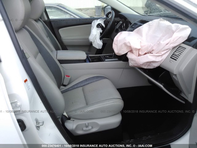 JM3TB2CA2B0324620 - 2011 MAZDA CX-9 WHITE photo 5