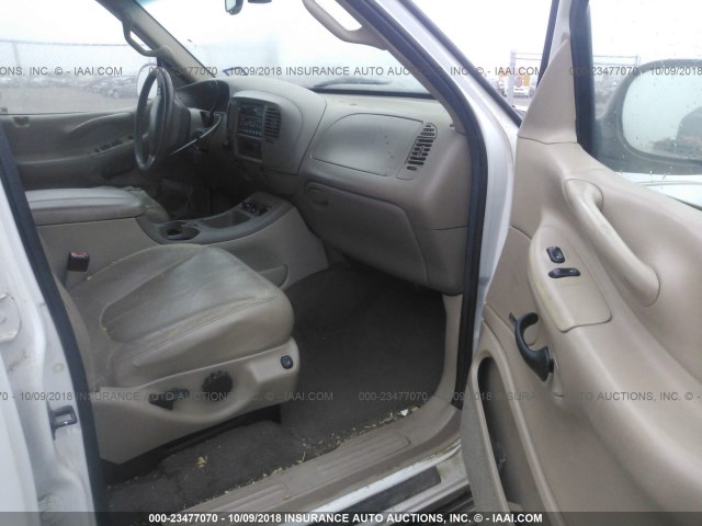 1FMFU18L31LA04283 - 2001 FORD EXPEDITION EDDIE BAUER WHITE photo 5