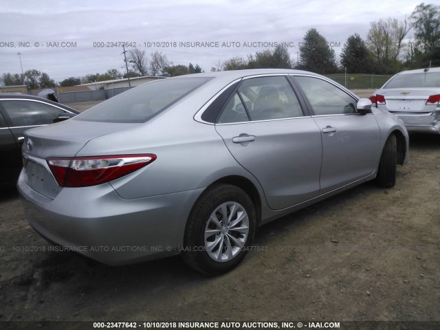 4T4BF1FK8GR544546 - 2016 TOYOTA CAMRY LE/XLE/SE/XSE ვერცხლისფერი ფოტო 4