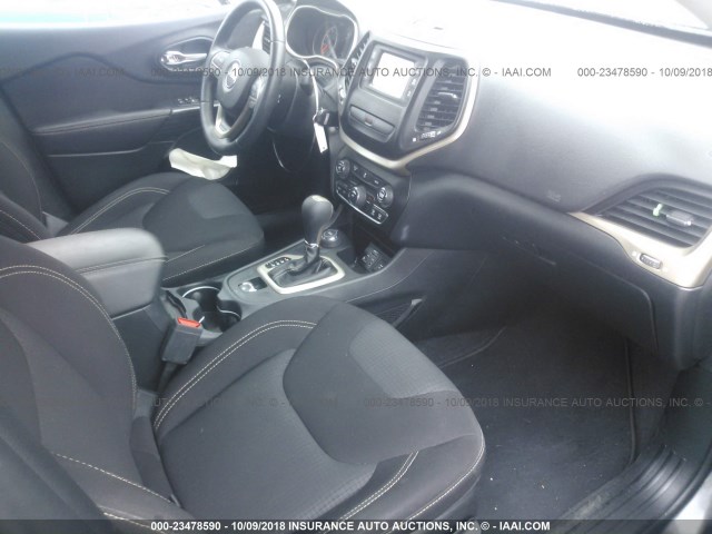 1C4PJMCB8GW316348 - 2016 JEEP CHEROKEE LATITUDE GRAY photo 5